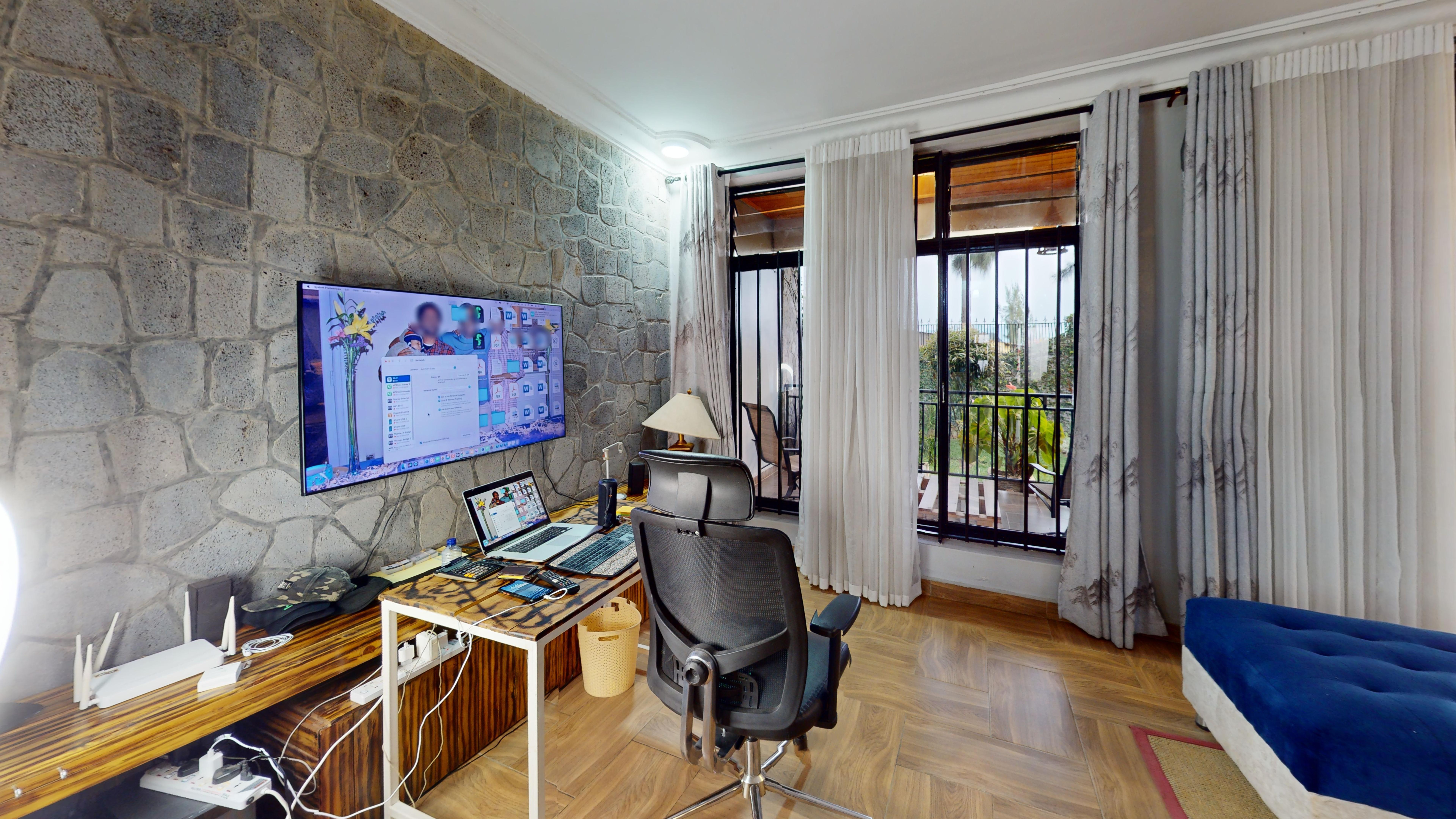 Tour of ROCH'S AIRBNB